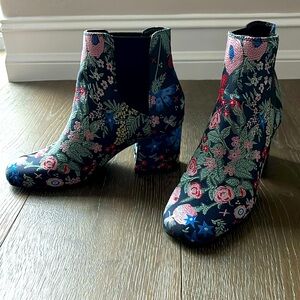Indigo rd. Floral booties, Size 7.5M